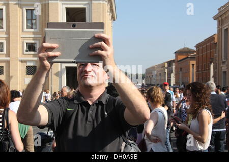 Rome, Italie. 27 Oct, 2013. Le Pèlerinage International des familles à Saint Peter's square, Vatican, Rome Italie © Gari Wyn Williams/Alamy Live News Banque D'Images