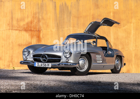 Mercedes 300 SL Coupé d'argent W 198 Gullwing 1961. rare vintage voiture de sport. Banque D'Images