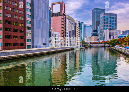 Vue sur la rivière d'Osaka, au Japon. Banque D'Images
