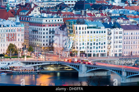 L'architecture moderne, Dancing House, New Town, Prague, République Tchèque Banque D'Images