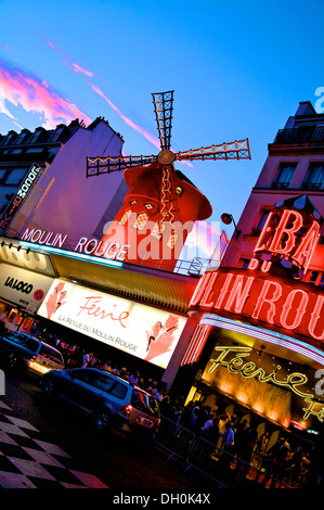 Moulin Rouge, Montmartre, Paris, France Banque D'Images