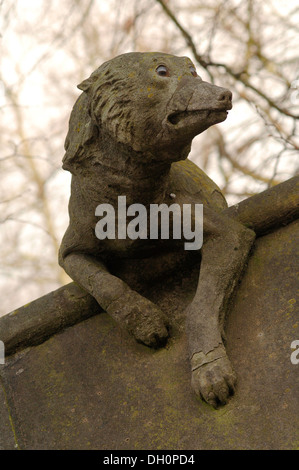 Le Château de Cardiff's animal mur a été conçu par William Burges en 1866 mais construit jusqu'en 1890, avant une remise à neuf416 Wolf Banque D'Images