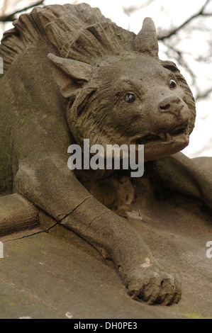 Le Château de Cardiff's animal mur a été conçu par William Burges en 1866 mais construit jusqu'en 1890, avant la rénovation d'une hyène416 Banque D'Images