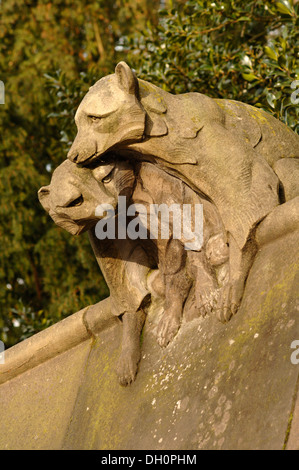 Le Château de Cardiff's animal mur a été conçu par William Burges en 1866 mais construit jusqu'en 1890, avant une remise à neuf des ratons laveurs416 Banque D'Images