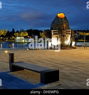 Thomas lumineux four de fusion sur l'île, Kulturinsel culturel dans Phoenix-See lac au crépuscule, Dortmund, Ruhr Banque D'Images