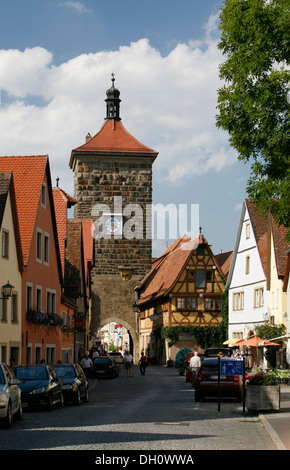 Bâtiments historiques dans le Sieberturm Spitalgasse, tour à dos, ville historique de Rothenburg ob der Tauber, Bavière Banque D'Images