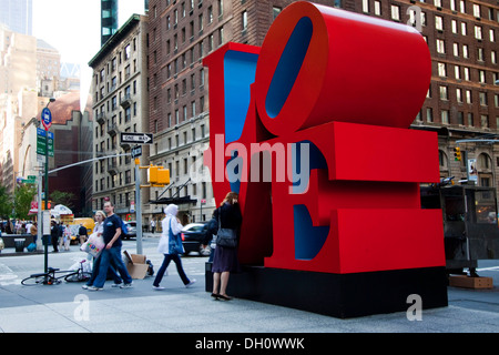 Statue de l'artiste Robert Indiana, Manhattan, New York, USA Banque D'Images