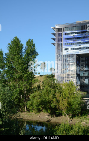 Hôtel de ville de Montpellier ou à la mairie par Jean Nouvel et les rives du fleuve Lez Montpellier Hérault France Banque D'Images