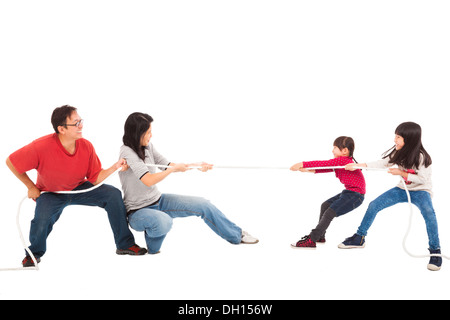Happy Family playing Tug of War Banque D'Images