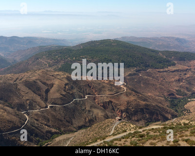 Vue depuis le col de Tizi n'Test passer sur les montagnes du Haut Atlas, en route vers Marrakech, Maroc, Afrique du Nord Banque D'Images