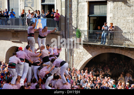 La célébration d'un grand succès.Minyons de Terrassa.'Castellers'.je incendies festes de Sant Narcis.La Plaça del Vi.Girona.Espagne Banque D'Images