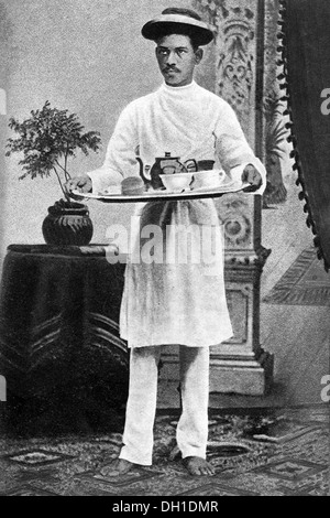 Ancien millésime 1900s photo de majordome serveur aide Bombay Mumbai Maharashtra Inde majordomes indiens serveurs serviteurs aide Asie asiatique Banque D'Images