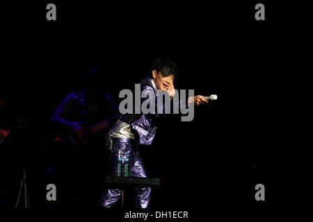 Hong Kong, Chine. 26Th Oct, 2013. Chanteuse singapourienne JJ Lin détient les concerts à Hong Kong, Chine Le samedi 26 octobre, 2013. © TopPhoto/Alamy Live News Banque D'Images