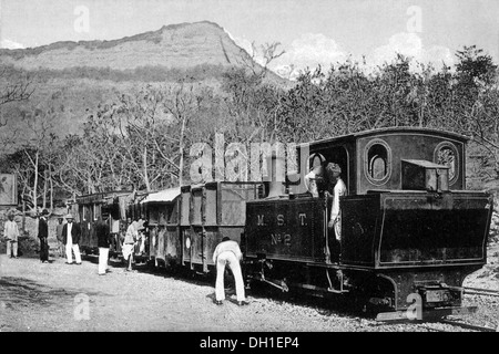 Matheran moteur de chemin de fer à vapeur Maharashtra Inde Indian Matheran Hill Railway vieille image vintage des années 1900 Banque D'Images