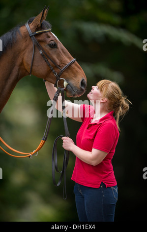 Ancien jockey décoré et Jess Westwood dans Monkerty Tunkerty avec cheval Exford Banque D'Images