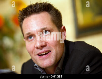 Munich, Allemagne. 29 Oct, 2013. Le président de la commission parlementaire des verts et membre fondateur de NOlympia, Ludwig Hartmann, assiste à une conférence de presse du Parti Vert bavarois à la question "Oui à la maison, non à l' Olympia à Munich, Allemagne, 29 octobre 2013. Le 10 novembre 2013, les référendums au sujet d'une autre candidature olympique de Munich sont prévues. Photo : INGA KJER/dpa/Alamy Live News Banque D'Images