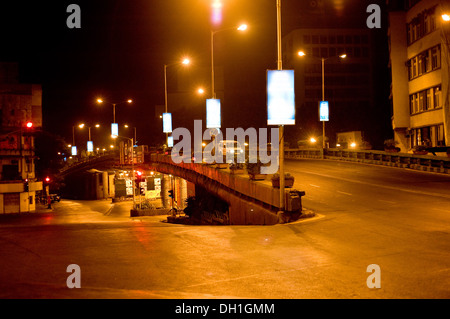 Kemps corner flyover at night mumbai Maharashtra Inde Asie Banque D'Images