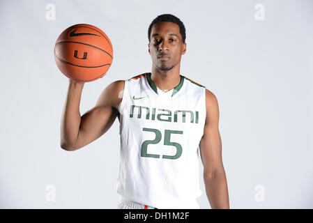 Coral Gables, FL, USA. 10 Oct, 2013. Garrius Adams # 25 de la pose pendant les jours de photo à la Banque United Center de Coral Gables, Fl. © csm/Alamy Live News Banque D'Images