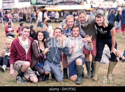 Le Reading Festival - un groupe de fans de musique à la main stage 2013 Banque D'Images