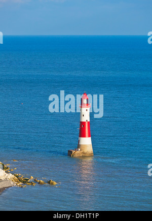 Phare de Beachy Head sous les falaises de craie de Seven Sisters Parc national de South Downs est sussex angleterre gb europe Banque D'Images