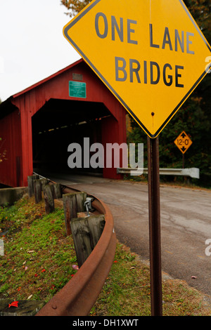 Cox Brook Ponts Couverts, le seul endroit où deux ponts couverts sont visibles simultanément dans le Vermont, USA Banque D'Images