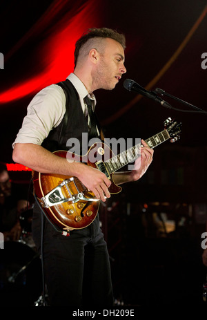 Ville de Cannes : l'auteur-compositeur israélien Asaf Avidan en concert pendant le MIDEM music festival le 21/10/26 Banque D'Images