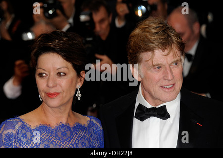 Ville de Cannes : Robert Redford et son épouse Sibylle Szaggars onred beforescreening tapis de "tout est perdu" onoccasion de66th Banque D'Images