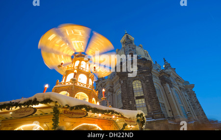 Pyramide de Noël à l'église Frauenkirche, l'église Notre Dame, Dresde, Saxe Banque D'Images