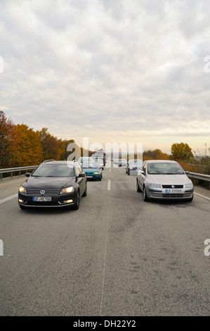 Embouteillage sur l'autoroute A61, autoroute, entre Gau-Bickelheim et Bad Kreuznach, Rhénanie-Palatinat Banque D'Images