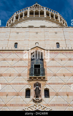 Intérieur de la basilique de l'Annonciation à Nazareth Israël Banque D'Images