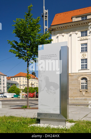 Plaque à Karl August Lingner à 'Lingnerpfad', le chemin de son travail et de création à Dresde, Saxe, rue Waisenhausstrasse Banque D'Images