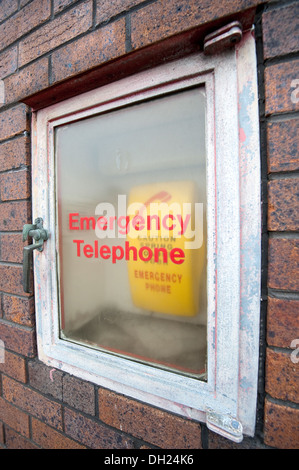 Téléphone d'urgence en cas d'incendie 999 911 112 : Briser la glace Banque D'Images