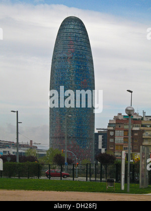 Gratte-ciel de 38 étages de la tour / , le Baptistère situé entre l'Avinguda Diagonal et Carrer Barcelone, Barcelone, Catalogne, Espagne Banque D'Images