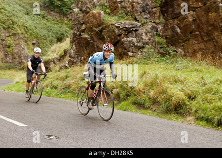 Cycle tour club escalade les gorges de Cheddar, Somerset, Octobre 2013 Banque D'Images