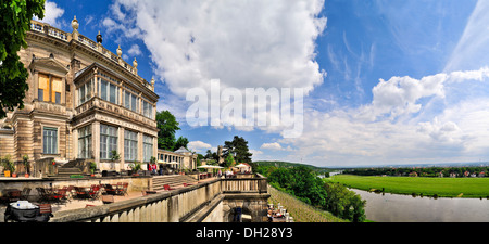 Lingner exposée à Lingner Palace avec vue sur le vignoble et l'Elbe, Dresde, Saxe, Dresde, Saxe, Allemagne Banque D'Images