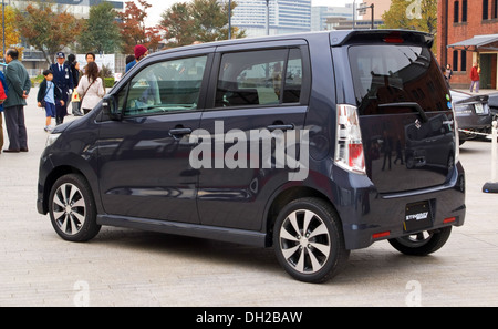 La Suzuki Wagon R Stingray 2008, une voiture compacte à hayon connue pour son design efficace et son faible encombrement, adaptée à la conduite en ville. Banque D'Images