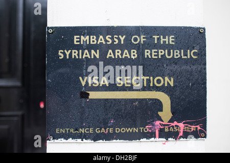 Plaque de section des visas de l'Ambassade de République arabe syrienne, Belgrave Square, London, UK Banque D'Images