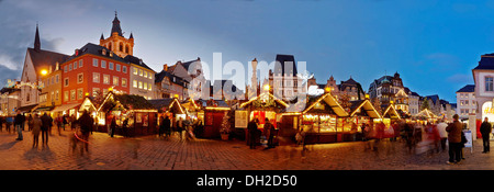 Marché de Noël à la place Hauptmarkt Trierer, Trèves, Rhénanie-Palatinat, Allemagne Banque D'Images