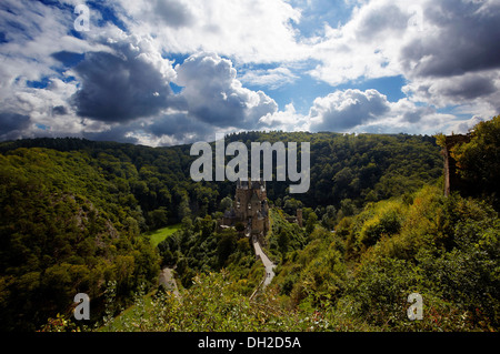 Le château de Burg Eltz, dans l'Eifel près de Wierschem, Rhénanie-Palatinat Banque D'Images