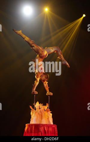 L'exécution de l'artiste à l'aérogare des Turngala Gala de gymnastique, Koblenz, Rhénanie-Palatinat, Allemagne Banque D'Images