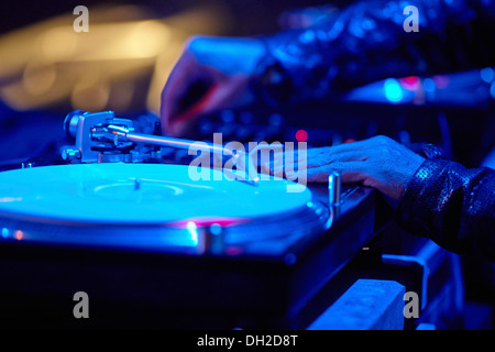 DJ aux platines, Mayday 2013 festival techno dans la Westfalenhalle Dortmund, Dortmund, Ruhr Banque D'Images