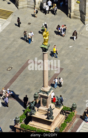 Voir d'Mariensaeule colonne sur la place Marienplatz dans le centre-ville, le point central de la zone piétonne, Munich, Bavière Banque D'Images