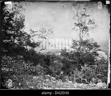 Une vue spectaculaire depuis Lookout Mountain révèle la vallée de Chattanooga, avec le champ de bataille de la guerre de Sécession apparaissant au-dessus des nuages, soulignant l'importance historique de la région. Banque D'Images