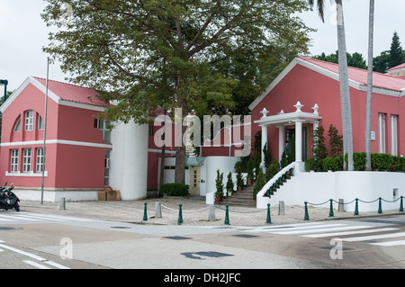 Bâtiment de couleur rose vif à Macao, Chine. Banque D'Images