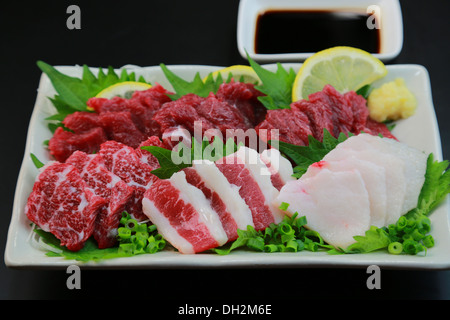 Sashimi de viande de cheval (Basashi) Banque D'Images