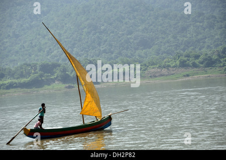 Bateau à voile rivière godavari dans l'Andhra Pradesh, Inde Banque D'Images