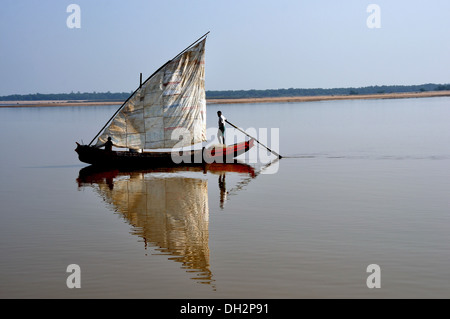 Voilier rivière godavari dans l'Andhra Pradesh, Inde Banque D'Images