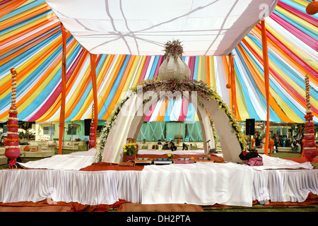 Lieu de réception de mariage indien vide décoration Asie Inde Banque D'Images