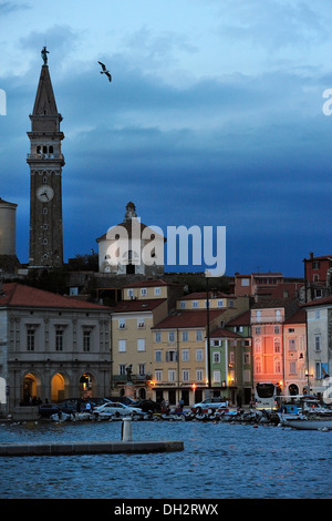 Marina et du quartier historique de Piran, Slovénie, péninsule de l'Istrie Banque D'Images