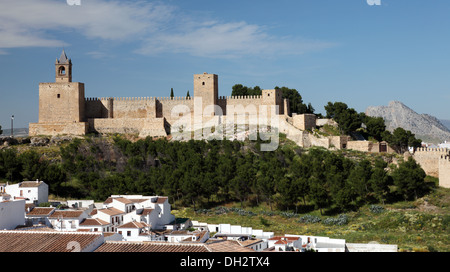 Le château maure Alcazaba en ville andalouse Antequera, Espagne Banque D'Images